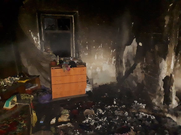 Вигоріло все майно: на Черкащині у житловому будинку сталася пожежа (ФОТО)