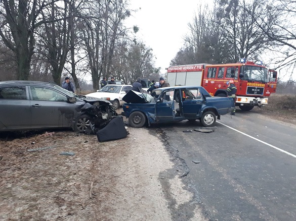 Вщент розбиті машини та шестеро постраждалих: на Черкащині сталася жахлива ДТП