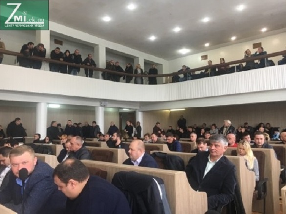 Неочікувано: черкаські депутати таки проголосували за заборону працевлаштовуватися їм у мерії