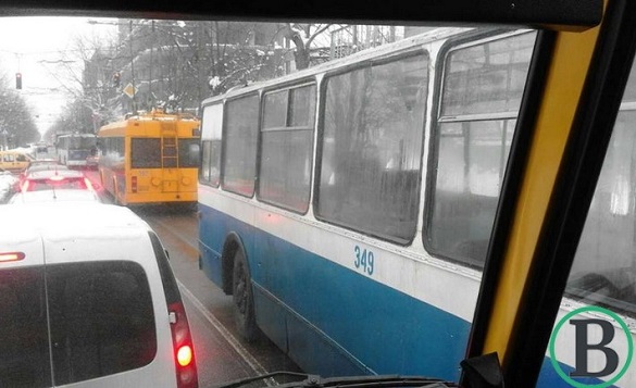 У Черкасах паралізований рух тролейбусів (ФОТО)