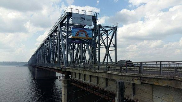 У Черкаській області на мосту через Дніпро можливий світлофорний режим регулювання руху