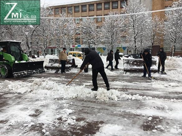 Черкаські комунальники не проти показати прибирання снігу онлайн, але за однієї умови