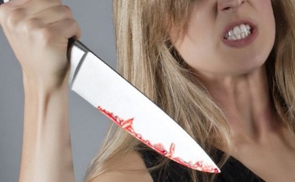 Зарізала ножем: на Черкащині жінку підозрюють у вбивстві співмешканця