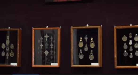 Черкаський ювелір зібрав найбільшу в Україні колекцію прикрас минулих століть (ВІДЕО)