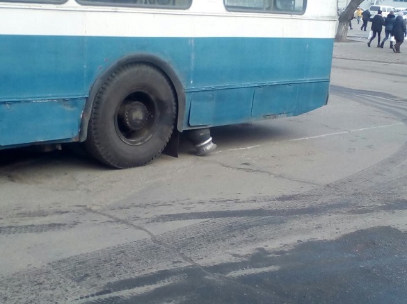 Через погану дорогу в Черкасах на ходу розсипаються тролейбуси (ФОТО)
