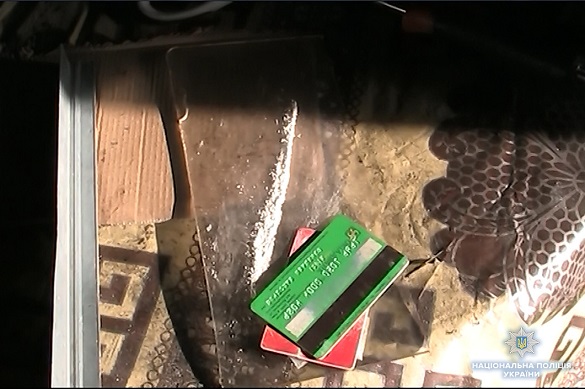 Амфетамін, шість кілограмів марихуани та боєприпаси: на Черкащині затримали наркоторговця (ФОТО)