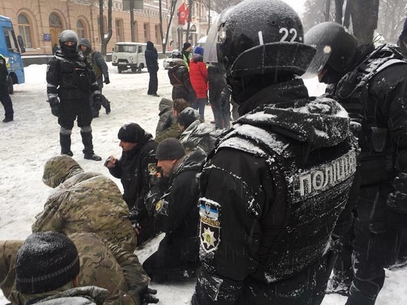 Поклали обличчям у сніг: черкащанин розповів про мітинг під Верховною Радою