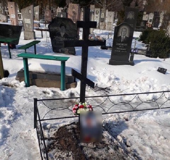 На черкаському кладовищі невідомі підпалили хрест