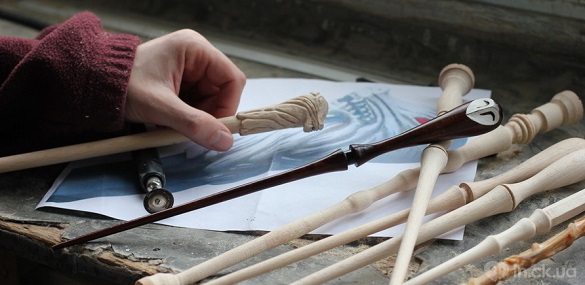 Черкащанин виготовляє чарівні палички за мотивами Гаррі Поттера (ФОТО)