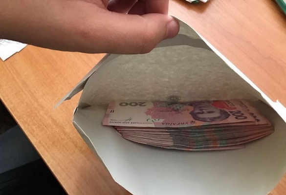 На Черкащині за вимагання хабара затримали керівника навчального закладу