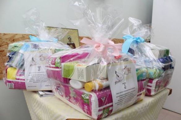 Що міститимуть подарункові набори, які планують придбати для новонароджених  у Черкасах? (ВІДЕО)