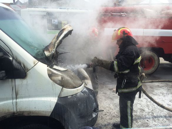 На Черкащині постраждав водій, який намагався загасити своє палаюче авто