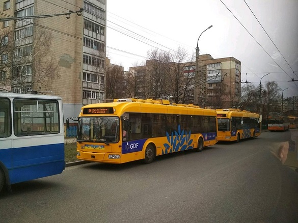 У центрі Черкас через аварію стали тролейбуси (ФОТО)