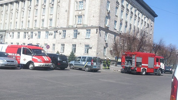 До Черкаської облради через підозрілий конверт із Росії викликали вибухотехніків (ФОТО)