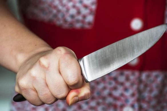 На Черкащині жінка захищалася від свого чоловіка ножем