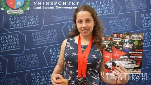 Черкащанка стала кращою в Україні з гирьового спорту