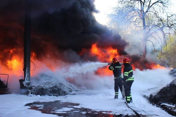 Стали відомі подробиці масштабної пожежі в Черкасах (ФОТО, ВІДЕО)