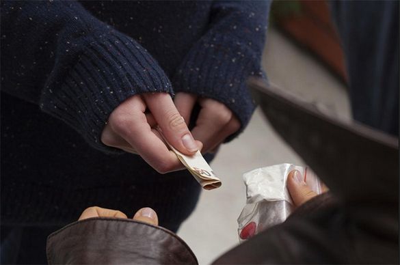 Жительку Черкащини судитимуть за продаж наркотиків в іншому місті