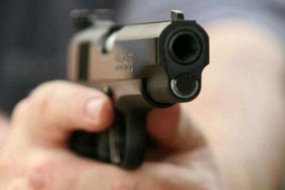 У черкаському супермаркеті чоловік із пістолетом влаштував бійку