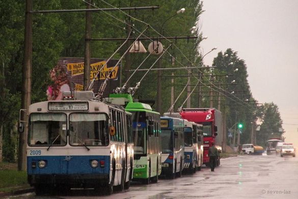 У Черкасах через зливу заблоковано рух тролейбусів
