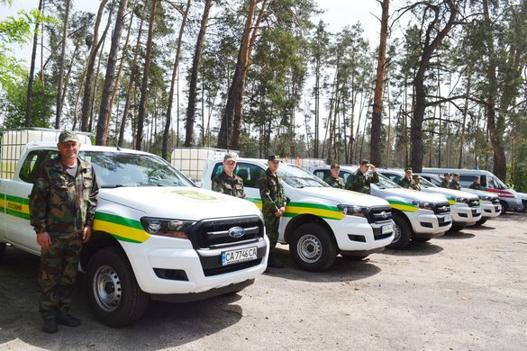 Черкаський лісовий патруль показав нові люксові позашляховики (ФОТО)