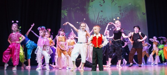 Юні черкаські артисти відтворили в танці відому казку (ФОТО)