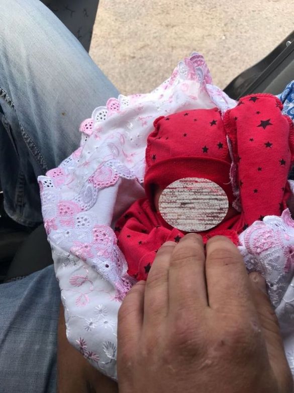 Затримали на гарячому: жінка із черкаського села намагалася продати власну дитину (ФОТО)