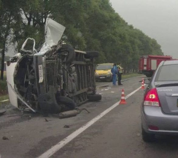 Жахлива аварія: на Київщині перекинувся черкаський автобус (ВІДЕО)
