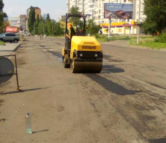 Черкаські комунальники ремонтують міські дороги (ФОТО)