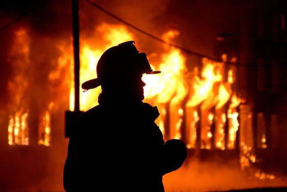 Рятувальники кілька годин гасили пожежу у надвірній споруді на Черкащині