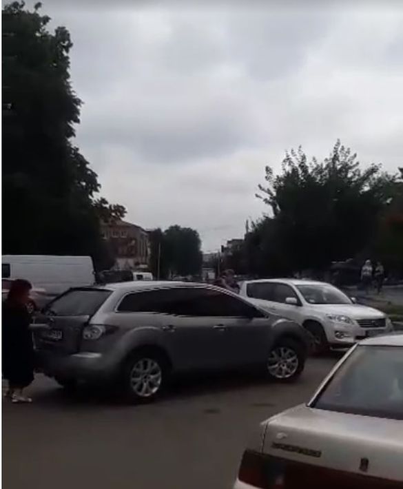 На Черкащині водійка припаркувалася за сотню метрів від пожежної частини (ВІДЕО)