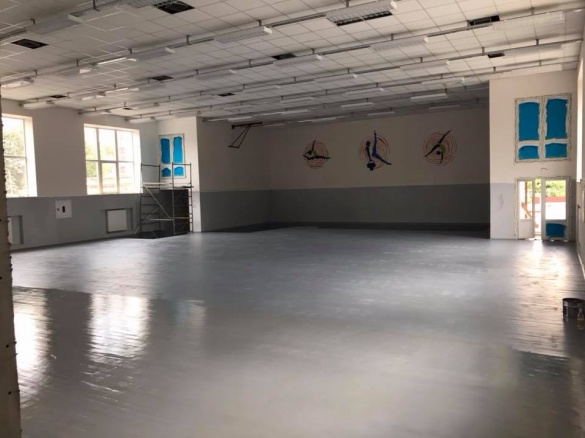 У Черкасах активно капітально ремонтують гімнастичну залу для дітей (ФОТО)