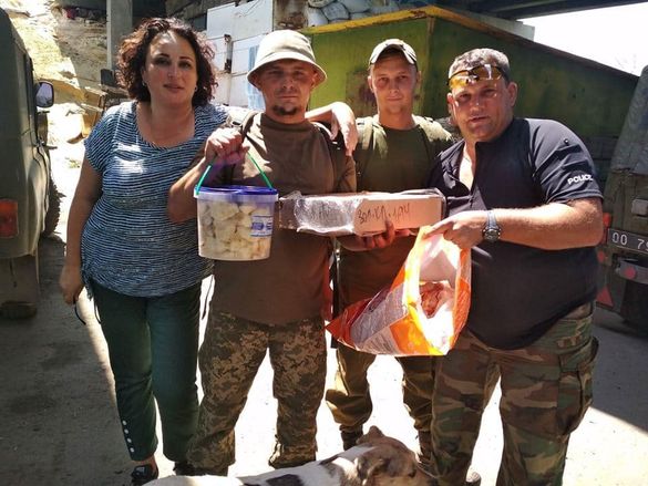 Від хліба до маскувальних сіток: волонтери з Черкащини передали допомогу бійцям АТО