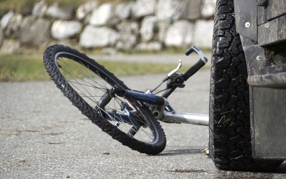 Ймовірній винуватиці фатальної ДТП з велосипедистом досі не оголосили про підозру (ВІДЕО)