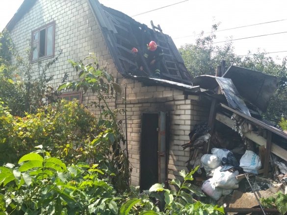 Через неправильне використання домашньої печі у Черкасах загорівся будинок (ВІДЕО)