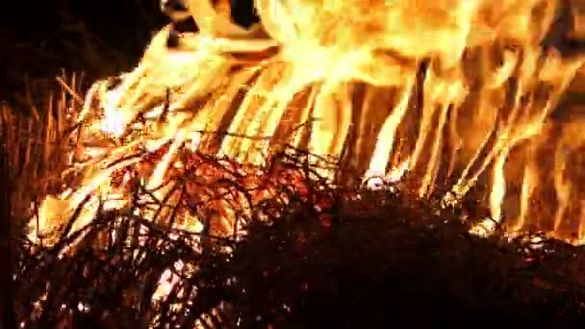В Уманському районі невідомі підпалили тюки з соломою