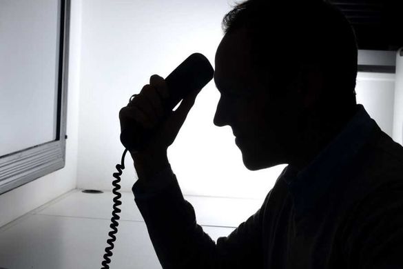 Телефонні шахраї намагалися видурити у пенсіонера кілька тисяч доларів