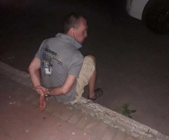 У Черкасах спіймали чоловіка, який погрожуючи ножем, змусив віддати мобільний телефон (ФОТО)