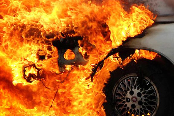 У Черкасах невідомі підпалили автівку