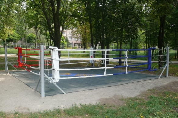 У черкаському парку встановили перший відкритий боксерський ринг (ФОТО)