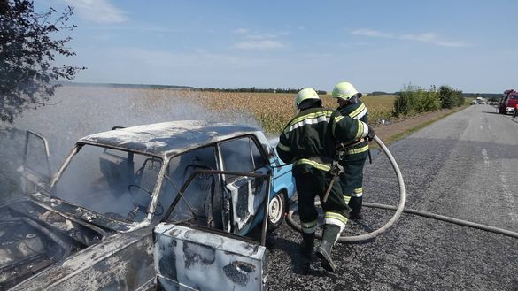 На Шполянщині згоріла автівка (ФОТО)