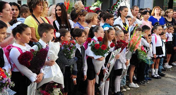 Черкаські школярі розповіли, чи хочуть слухати депутатів на лінійках (ВІДЕО)