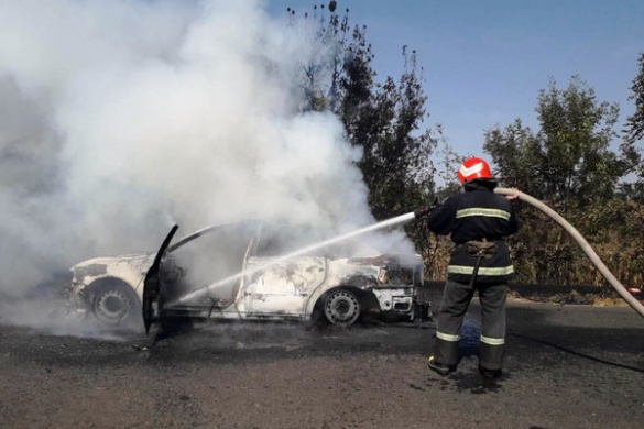 На Черкащині під час руху спалахнув автомобіль (ФОТО)