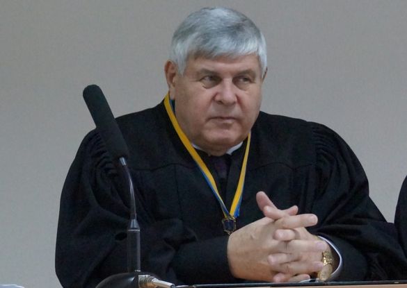 Черкаського суддю, якого затримали на хабарі, не відсторонили від посади