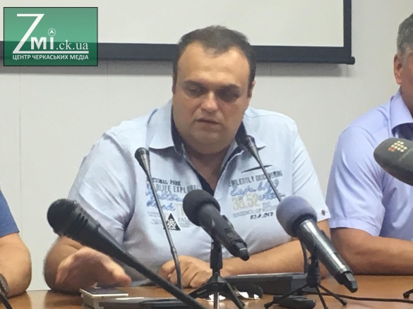 Однопартійці побитого й пограбованого черкаського депутата Карася зробили заяву на сесії