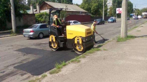 Черкаські комунальники продовжують прибирати місто