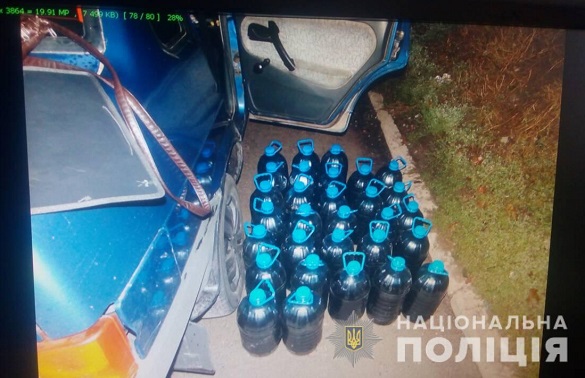 На Черкащині затримали водія, який перевозив 150 літрів спирту та амфетамін