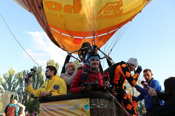 На Черкащині встановили рекорд України на висоті 4038 метрів