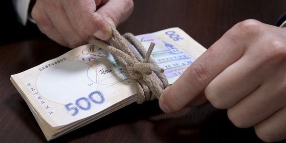 Поб’є та спалить техніку: на Черкащині чоловік вимагав гроші в аграрія (ФОТО)