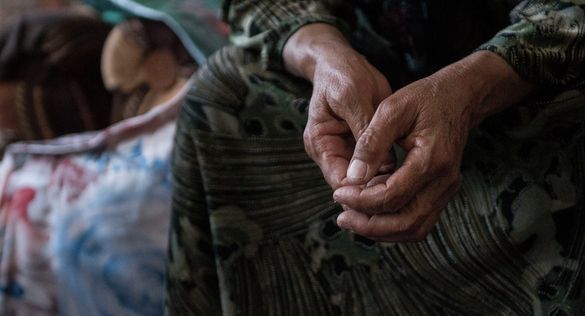Три дні без їжі та води: у Черкасах патрульні врятували бабусю (ВІДЕО)